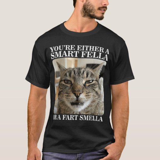 賢い奴か屁の臭い奴か おもしろ猫 Tシャツ (正面)