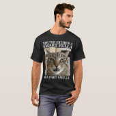 賢い奴か屁の臭い奴か おもしろ猫 Tシャツ (正面フル)