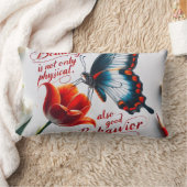 賢い言葉を使った蝶 ランバークッション (ブランケット)