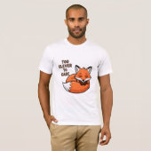 賢すぎる気に – 眠っているキツネイラストレーション Tシャツ (正面フル)