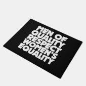 質の高い男性は女性の平等を尊重する ドアマット (アングル)