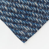 質感がジーンズの背景を裂いた。 フリースブランケット (角)