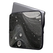 贅沢な白黒の波 ラップトップスリーブ (正面左)