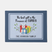 贈り物は最高の家族モノグラムのクリスマス ドアマット (正面)