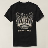 贈り物を理解できないKERNSの製品だ Tシャツ (デザイン正面)
