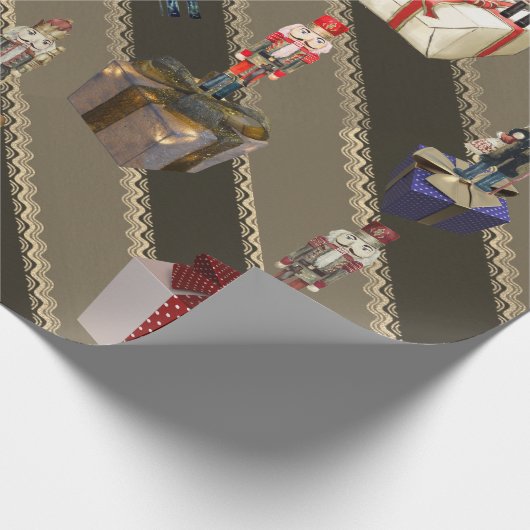 贈り物熱狂するに立つナツクラッカー茶色 ラッピングペーパー (角)