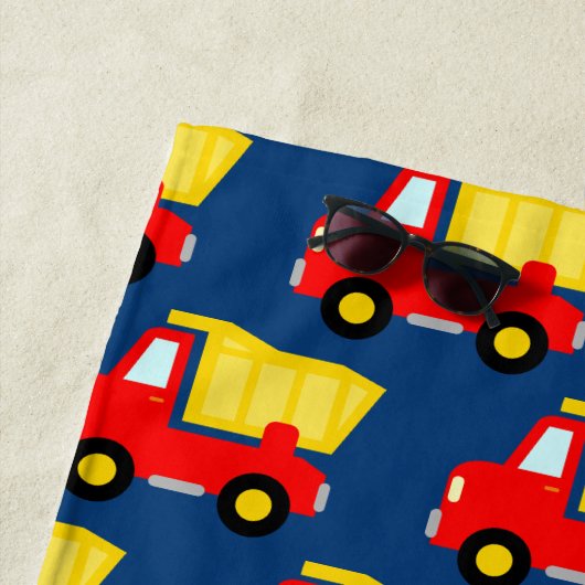 赤いおもちゃのダンプトラックの建築のテーマのカスタムの子供 ビーチタオル (インサイチュ)