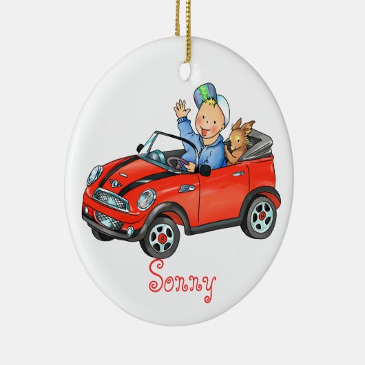 赤いおもちゃ車のオーナメントを運転している男の子 セラミックオーナメント (右)