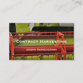 赤いおよび緑のコンバインハーベスターのクローズアップ 名刺