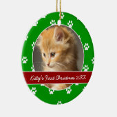 赤いおよび緑の足は子猫の初めてのクリスマスを印刷します セラミックオーナメント (右)