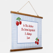 赤いさくらんぼが青いチェックキッチン 吊り下げ型タペストリー (傾斜あり)