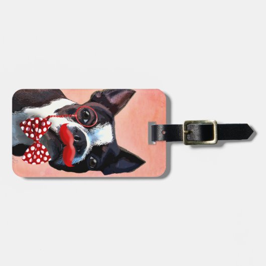 赤いちょうネクタイおよび2のボストンテリアのポートレート ラゲッジタグ (正面横)