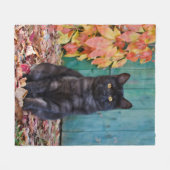 赤いの青いドアの黒猫かわいい子 フリースブランケット (正面(横))