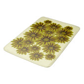 赤いはっきりしたデイジーの大きく黄色の花 バスマット (アングル)