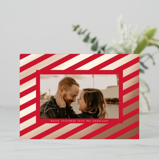 赤いはっきりしたローズの金ゴールドがクリスマスの写真を押しストライプた 箔シーズンカード (立ち正面)