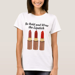 赤いはっきりした口紅を衣服する Tシャツ