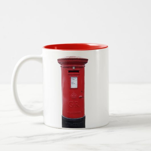 赤いイギリスのポスト箱 ツートーンマグカップ (左)