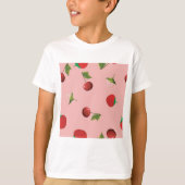 赤いイチゴとチェリーの模様 ピンクのフルーツ Tシャツ (正面)