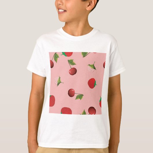 赤いイチゴとチェリーの模様 ピンクのフルーツ Tシャツ (正面)
