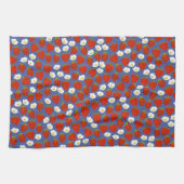 赤いイチゴとネイビー・ホワイトのバスケット織り背景 キッチンタオル (横)