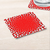 赤いインスパイアキジの鳥の羽で スクエアペーパーコースター (アングル)