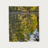 赤いイーグル池の反射 |白い山 タペストリー (正面)