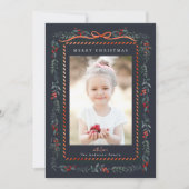 赤いウィンターベリーのフレーム海軍のクリスマスフォト シーズンカード (正面)