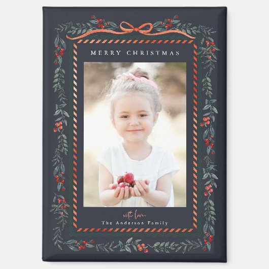 赤いウィンターベリーのフレーム海軍のクリスマスフォト マグネット (正面)