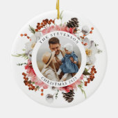 赤いエレガントフローラ家族の写真クリスマス セラミックオーナメント (裏面)