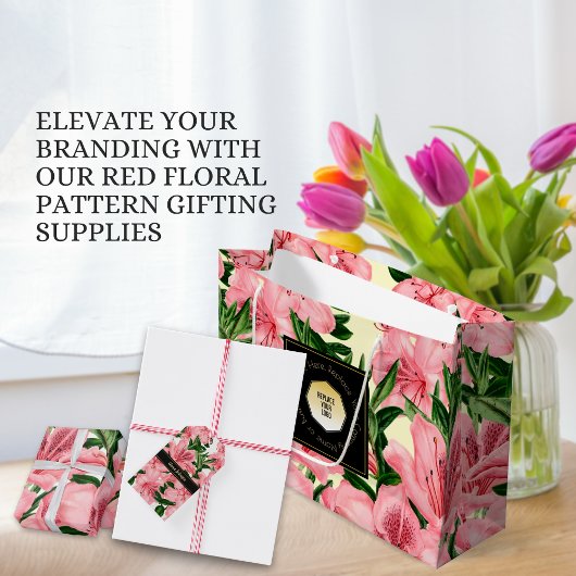 赤いエレガントフローラ背景ビジネス名とロゴ ギフトタグ