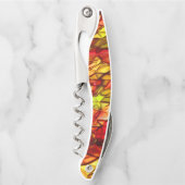 赤いオーニング生地の下に隠された交差コード ソムリエナイフ (正面)