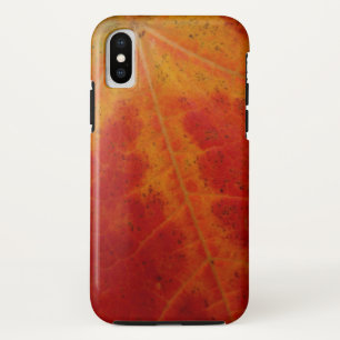 赤いカエデの葉の抽象的な秋の自然写真 iPhone XSケース