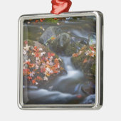 赤いカエデ葉のが メタルオーナメント (左)