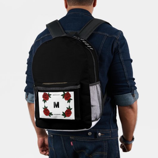 赤いカスタムローズブラックの背景を持つモノグラム「M」 プリントバックパック (インサイチュ (モデル))