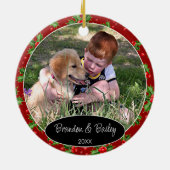 赤いカスタム果実の写真グリーンホリーパターン セラミックオーナメント (裏面)