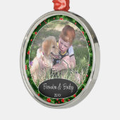 赤いカスタム果実の写真グリーンホリーパターン メタルオーナメント (左)