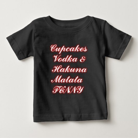 赤いカップケーキVodka Hakuna Matataおもしろい. ベビーTシャツ (正面)