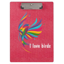 赤いカラフル爬虫性のスキンクリップボードを持つ鳥