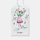 赤いガウンの天使が平和なハトでハートを持って来る ギフトタグ (正面)