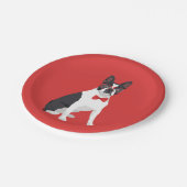 赤いガラス及びちょうネクタイが付いているヒップスターのボストンテリア ペーパープレート (アングル)