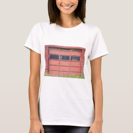 赤いガレージのドア Tシャツ (正面)