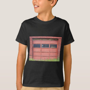 赤いガレージのドア Tシャツ