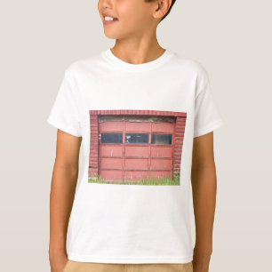 赤いガレージのドア Tシャツ