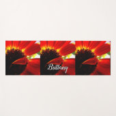 赤いガーベラデイジーの花あなたの名前のスクリプトを追加はっきりした ヨガマット (正面(横))