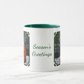 赤いキツネが降る雪の中 マグカップ (中央)