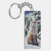 赤いキツネが雪の土手に座っている、Vulpes、山 キーホルダー (正面左)