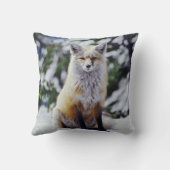 赤いキツネが雪の土手に座っている、Vulpes、山 クッション (裏面)
