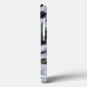 赤いキツネは雪の土手、バルペス、山に座っている。 Case-Mate iPhoneケース (裏面 / 左)