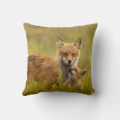 赤いキツネキットがママを調べる クッション (裏面)