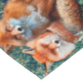 赤いキツネ、緑、花 テーブルクロス (アングル)